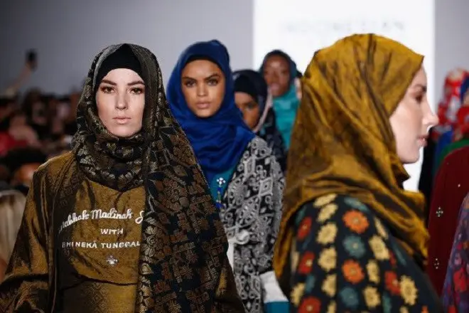 Rancangan desainer busana muslim Indonesia Vivi Zubedi di New York Fashion Week (Foto: Dok. Vivi Zubedi)