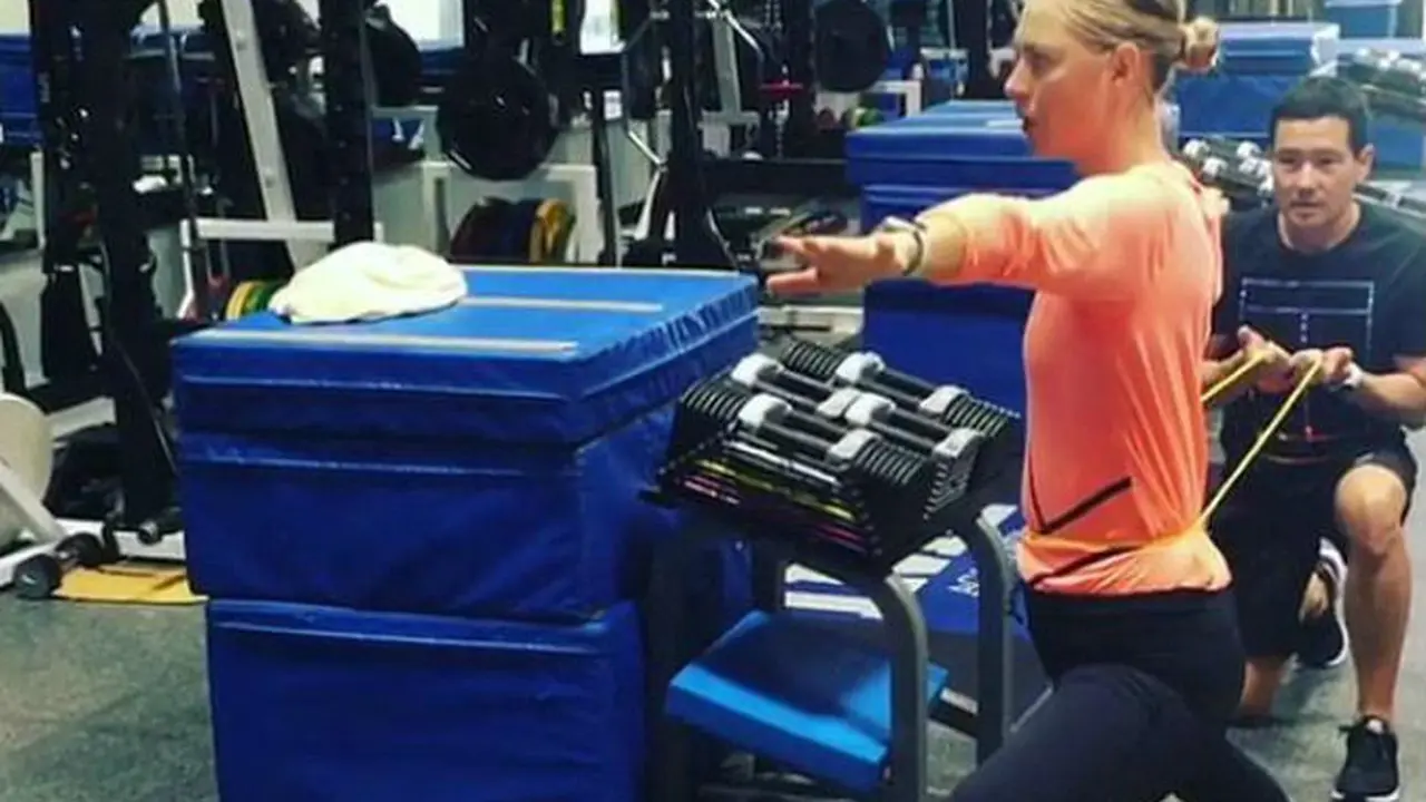 Maria Sharapova kembali menata kebugarannya jelang kembali ke lapangan tenis