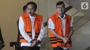 Gubernur Kepulauan Riau nonaktif Nurdin Basirun dan Pemegang saham Mayoritas PT Bintuni BEP, David Manibui usai menjalani pemeriksaan di Gedung KPK, Jakarta, Jumat (25/10/2019). Keduanya diperiksa sebagai tersangka untuk melengkapi berkas dugaan korupsi yang menjeratnya. (merdeka.com/Dwi Narwoko)