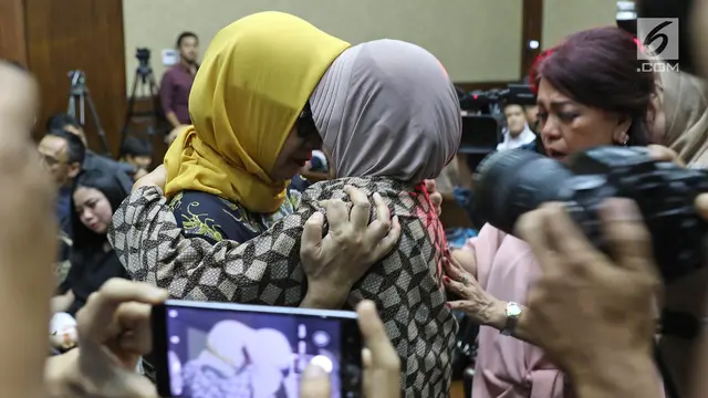 Jalani Sidang Putusan, Karen Agustiawan Dapat Dukungan Keluarga dan Rekan