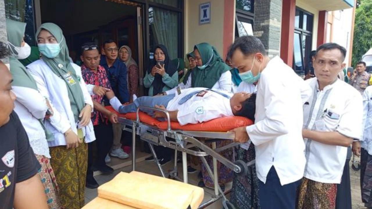 Keracunan MBG di SMA 2 Kudus, Tim Medis Lakukan Pemeriksaan