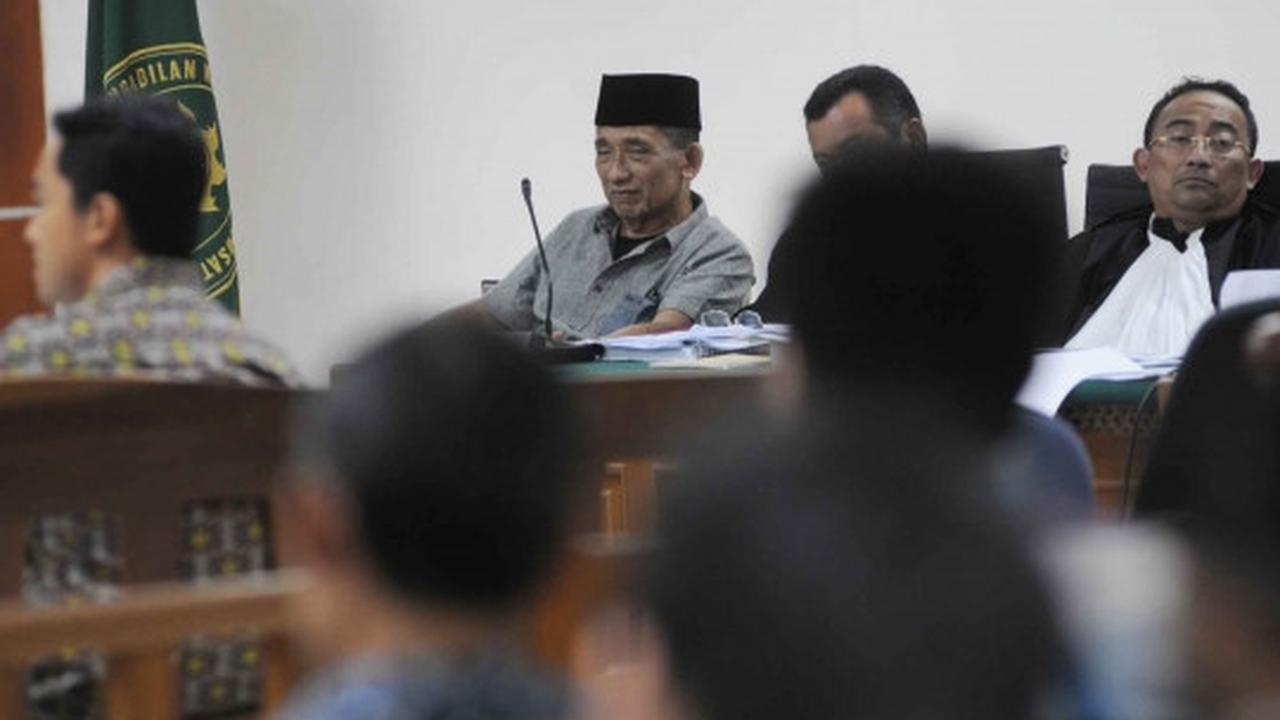 Fuad Amin Imron tetap jalani sidang meski tak enak badan