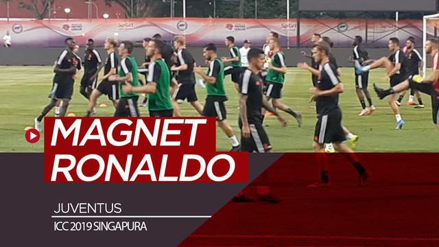 Berita video laporan langsung dari International Champions Cup 2019 di Singapura oleh jurnalis Aditya Wicaksono, salah satunya soal sesi latihan Juventus, di mana Cristiano Ronaldo menjadi daya tarik.