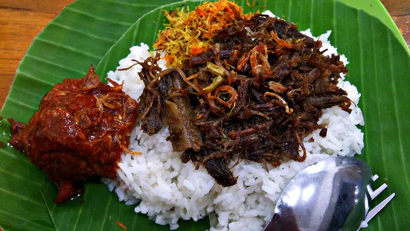 Menikmati Hidangan Kuliner Nasi Krawu di Surabaya Sejak Tahun 1979