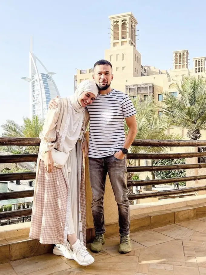 Gaya Stylish Shireen Sungkar Travelling ke Dubai