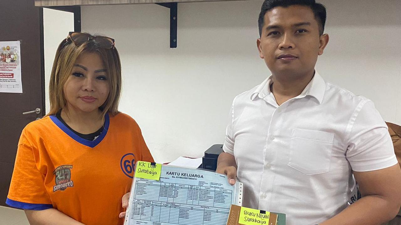 Jwa Hwa Diana Serahkan Dokumen eks PEgawai