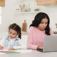 Ilustrasi working mom. (Copyright Freepik/author/freepik)