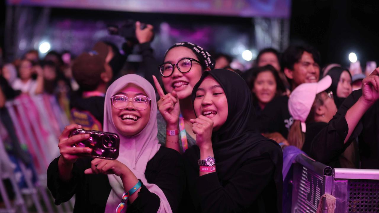 FOTO: Fiersa Besari Hangatkan Panggung KLBB 2026 di Senayan