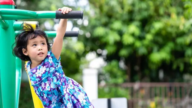 Ilustrasi Balita Mengenakan Batik (Credit: wirestock/freepik)