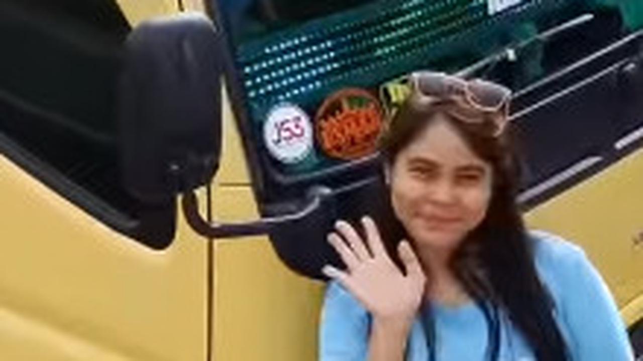 Berjuang Demi Rupiah, Potret Cantik Sopir Truk Bawa Paket Lintas Jawa & Sumatera, Disetop Polisi 'Kalau Ada Sopir Macam-macam Hajar