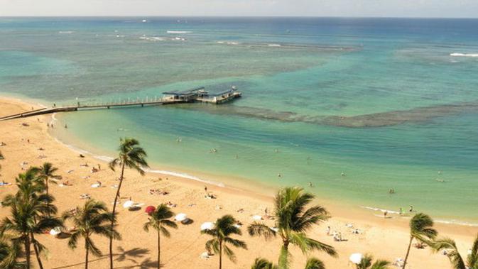 Hawaii sering dianggap sebagai salah satu pantai terindah di dunia. Padahal, di balik keindahannya, pantai di sana terkenal cukup berbahaya (AFP via Huffingtonpost.com)