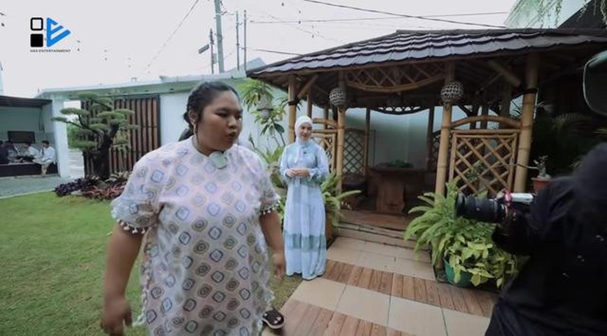14 Potret Halaman Rumah Irish Bella dan Haldy Sabri, Estetik Bak Resort Pribadi