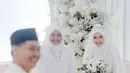 Gaun ini memiliki siluet klasik yang mempertegas aura anggunnya. Dihiasi dengan aksen kristal berkilauan yang tertata dengan presisi, gaun ini mencerminkan keindahan yang sophisticated sekaligus timeless.[@yxsmine.ow].