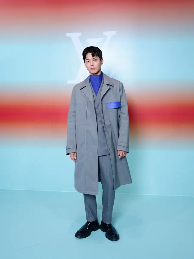 Selesai Wamil, Park Bo Gum Comeback di Louis Vuitton Men's Show Bangkok