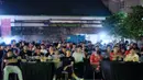 Acara nobar derbi Manchester yang digelar di Kopi Katje, Jambi, Minggu (29/10/2023) malam WIB berlangsung meriah karena dihadiri ratusan orang dari kedua komunitas ternama. Mereka terus memberikan dukungan yang meriah sepanjang pertandingan kepada Manchester United dan Manchester City. (Istimewa)