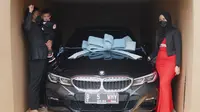 Ayah di Tangerang Beri Kado Mobil Sport Miliaran Rupiah untuk Anak Balitanya
