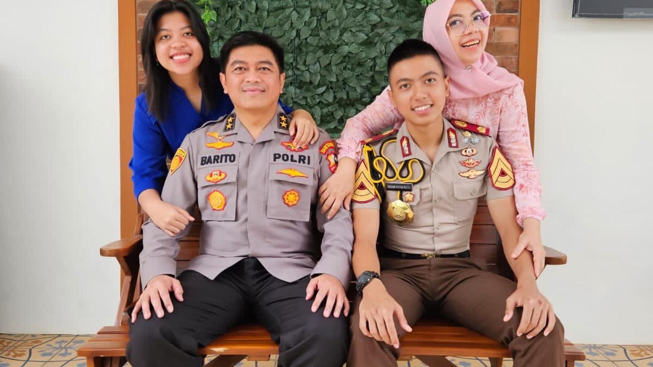 Peraih Adhi Makayasa Akpol 2025 Fathan Putra Rifito dan ayahnya Irjen Pol Barito Mulyo Ratmono