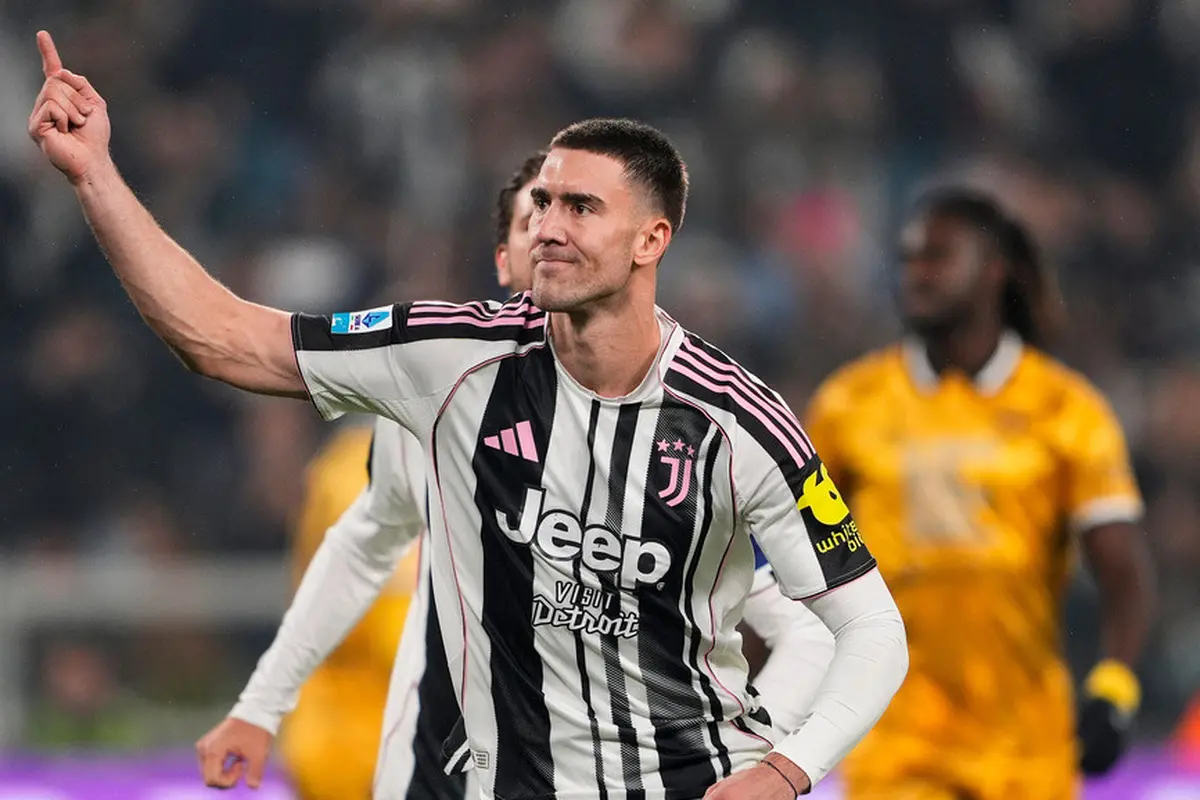 Dusan Vlahovic merayakan gol pertama Juventus