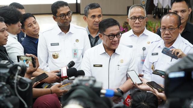 Plt Direktur Jenderal Imigrasi, Saffar Muhammad Godam usai menggelar konferensi pers di Jakarta. (Istimewa)