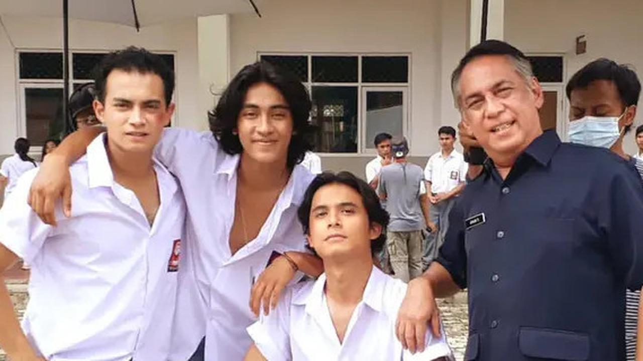 6 Momen Kebersamaan Joshua Pandelaki dengan Rekan Artis yang Kini Tinggal Kenangan