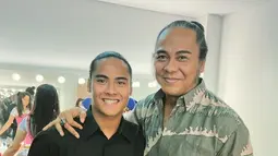 Tak hanya dunia musik, Renaga Tahier juga didukung sang ayah menyelami dunia peran. Tercatat Renaga Tahier sudah memerankan serial Para Pencari Tuhan. Mengingat Ferdy Tahier dulu kerap wara wiri membintangi film “Bukan Cinta Biasa” hingga “Insya Allah Sah”. (Liputan6com/IG/renaga.tahier)