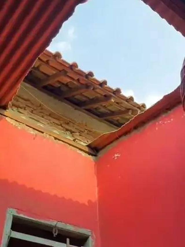 Viral Bocah di Depok Kejar Layangan Putus Ini Sampai Hancurkan Atap Warga