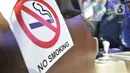 Tanda dilarang merokok pada Bus Rapid Trans (BRT) Tangerang Ayo (Tayo) saat dipamerkan pada GIICOMVEC 2020 di JCC Senayan, Jakarta, Minggu (8/3/2020). (merdeka.com/Iqbal Nugroho)