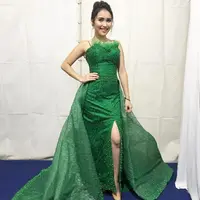 Tidak bercerita soal kisah Ayu Ting Ting yang dianggap penuh drama, namun kali ini bicara soal penampilan Ayu yang nampaknya juga tak kalah ramai jadi perbincangang. Ayu Ting Ting, si Ratu Drama yang jug sering tampil glamor. (Instagram/ayutingting92)