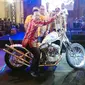Sri Sultan Hamengkubuwono X meresmikan acara Kustomfest 2016. Di acara pembukaan, ia menggeber Kebo Bule, motor chopper yang akan diundi untuk pengunjung yang beruntung. Tandatangan Sultan ada pada motor ini.