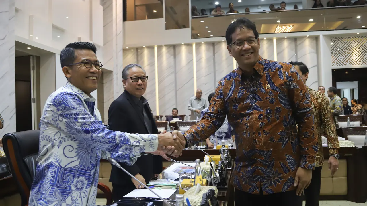 Menteri Keuangan Purbaya Yudhi Sadewa Hadiri Rapat Kerja Perdana dengan Komisi XI DPR RI