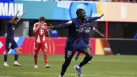 Pemain PSG, Ousmane Dembele, merayakan gol kedua timnya dalam laga perempat final Piala Dunia Antarklub melawan Bayern Munchen di Atlanta, Sabtu (5/7/2025). (AP Photo/Brynn Anderson)