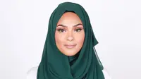 Kreasikan hijab kamu dengan chiffon style, yuk. (via: voilechic.ca)