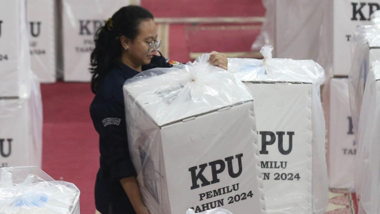 Bahkan, dalam aturan disebutkan, selama masa tenang dilarang melakukan kampanye baik secara langsung maupun tidak langsung.&nbsp;
