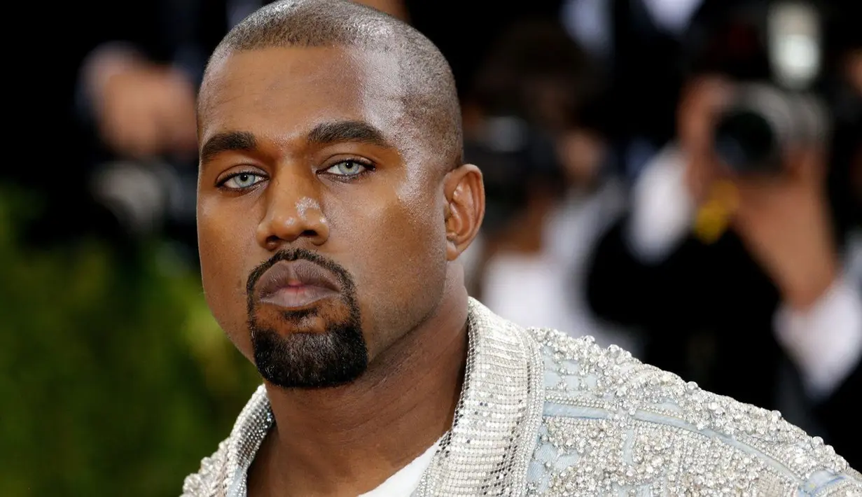 Dilansir dari People, Kanye memutuskan hubungan dengan beberapa orang terdekat, termasuk manager, pengacara dan teman-teman dekatnya. (Los Angeles Times)