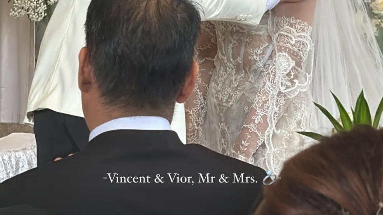 Momen Haru, Vior Menangis Saat Berjanji Setia pada Vincent Kosasih di Pemberkatan Nikah