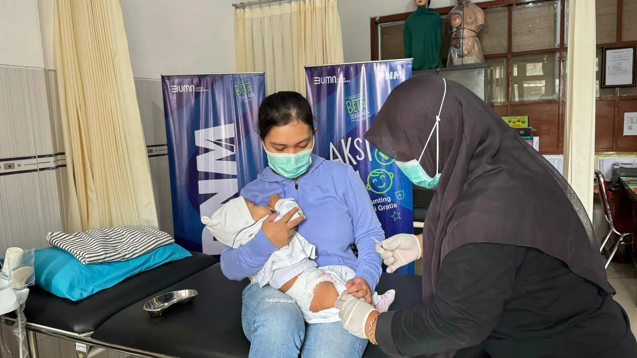 Selain nutrisi terpenuhi, imunisasi merupakan salah satu aspek penting guna mencegah stunting. (Foto Dok PNM)