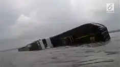 Kapal motor penyeberangan kayong utara tenggelam di perairan sungai musi.