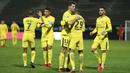 Para pemain PSG merayakan gol saat melawan Angers (SCO) pada lanjutan Ligue 1 Prancis di Raymond Kopa Stadium, Angers, (4/11/2017). PSG menang telak 5-0. (AP/David Vincent)