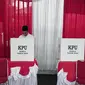 Menteri Pertanian Andi Amran Sulaiman sudah menggunakan hak suaranya di bilik suara dalam Pemilihan Umum atau Pemilu 2024. Dia mencoblos di TPS 01 Komplek Widya Chandra, Senayan, Kebayoran Baru, Jakarta Selatan.