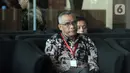 Rektor IAIN Ambon, Hasbullah Toisuta bersiap untuk menjalani pemeriksaan di Gedung KPK, Jakarta, Jumat (15/11/2019). Hasbollah Toisuta diperiksa dalam penyidikan kasus sengketa lahan pembangunan Kampus. (merdeka.com/Dwi Narwoko)
