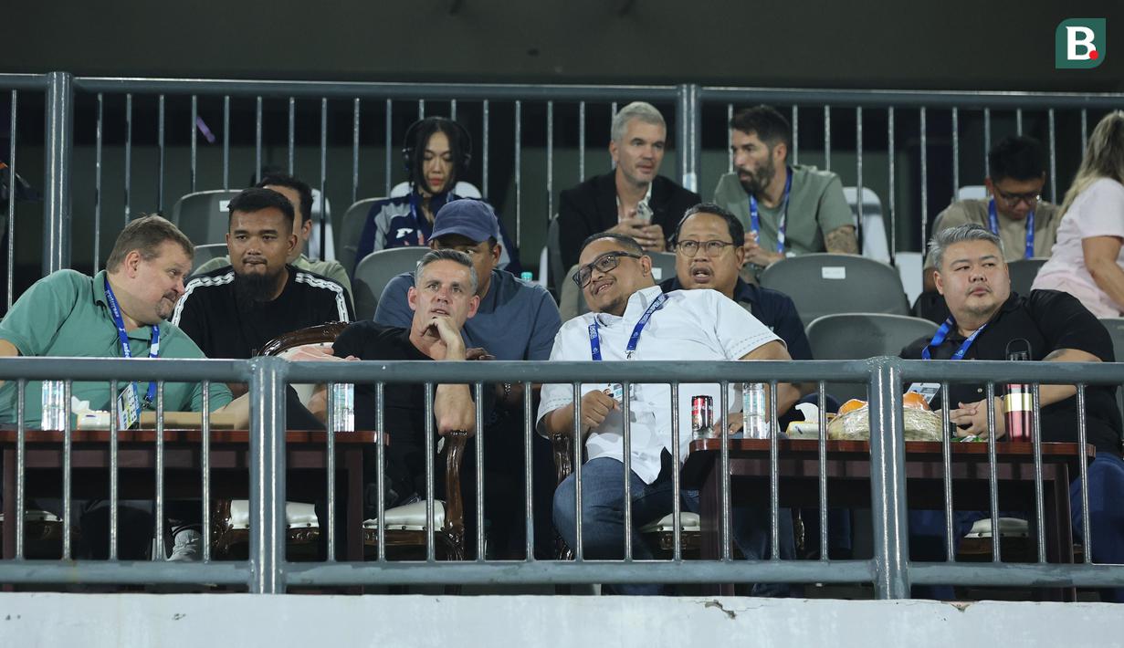 Selain memantau kompetisi dalam negeri, mantan pelatih Timnas Kanada itu juga telah mendatangi dan menyaksikan langsung penampilan pemain diaspora di luar negeri. (Bola.com/M Iqbal Ichsan)