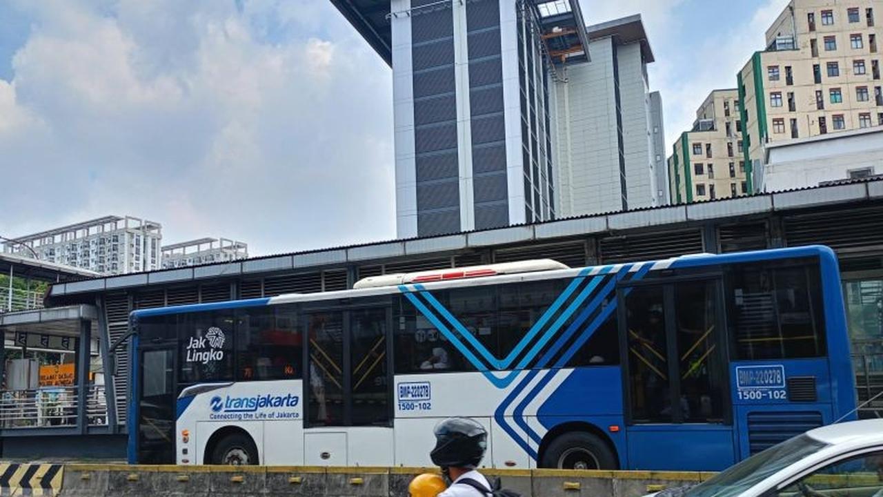 TransJakarta Jadi Pilihan Utama Warga Jabodetabek Nikmati Libur Lebaran ke Ragunan dan Monas