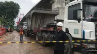 TKP jatuhnya crane di Jatinegara (Liputan6.com/Yuni)