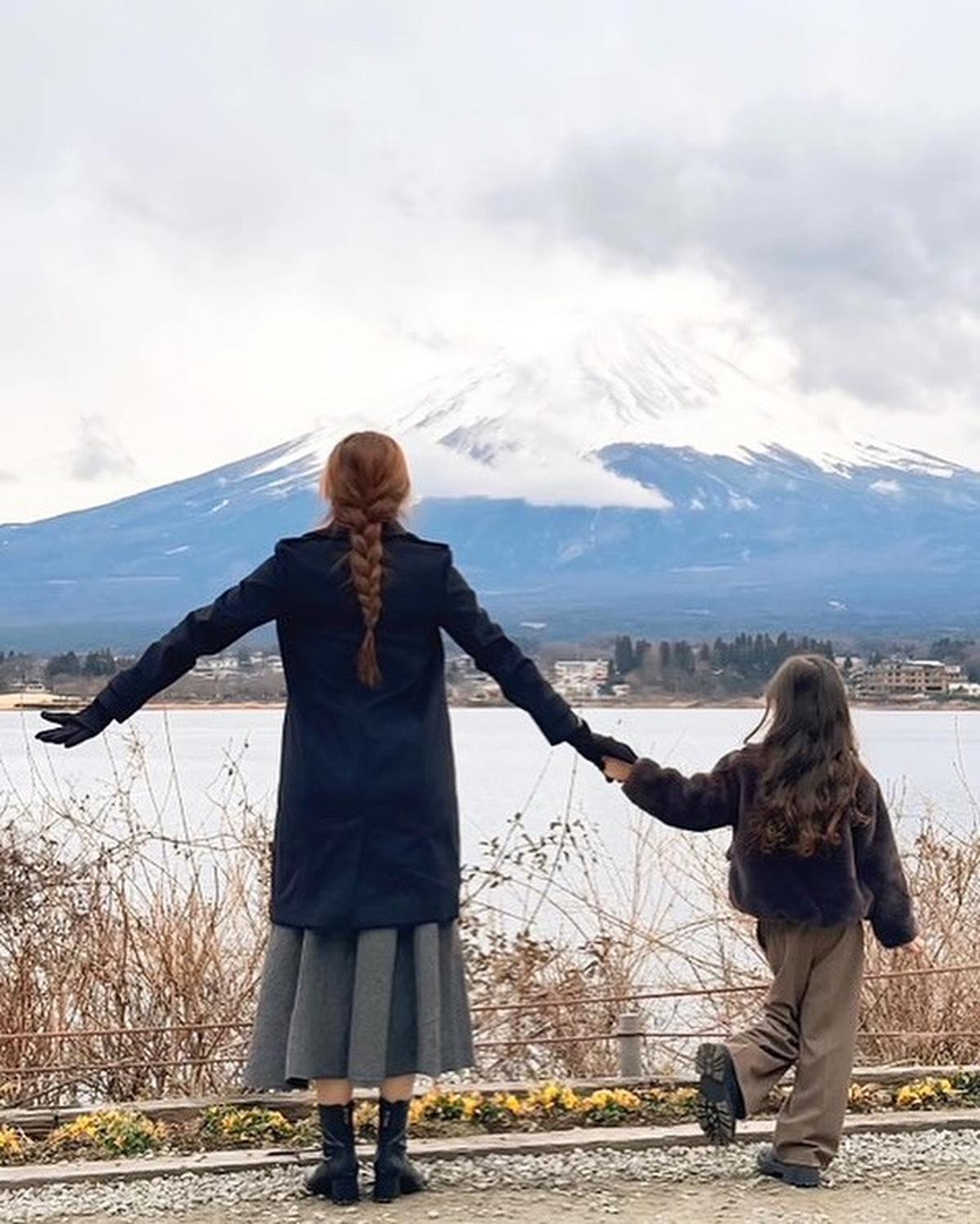 Potret Aura Kasih Liburan Ke Jepang Bersama Sang Anak Arabella, Cantik Bak Barbie Hidup