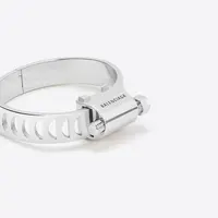 Viral, Balenciaga jual gelang mirip ring selang tabung gas seharga jutaan rupiah. (balenciaga.com).