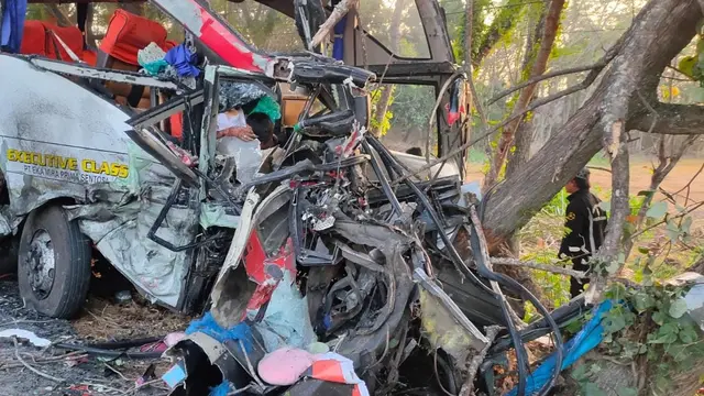 Kondisi bus yang alami kecelakaan di Ngawi. (Istimewa)