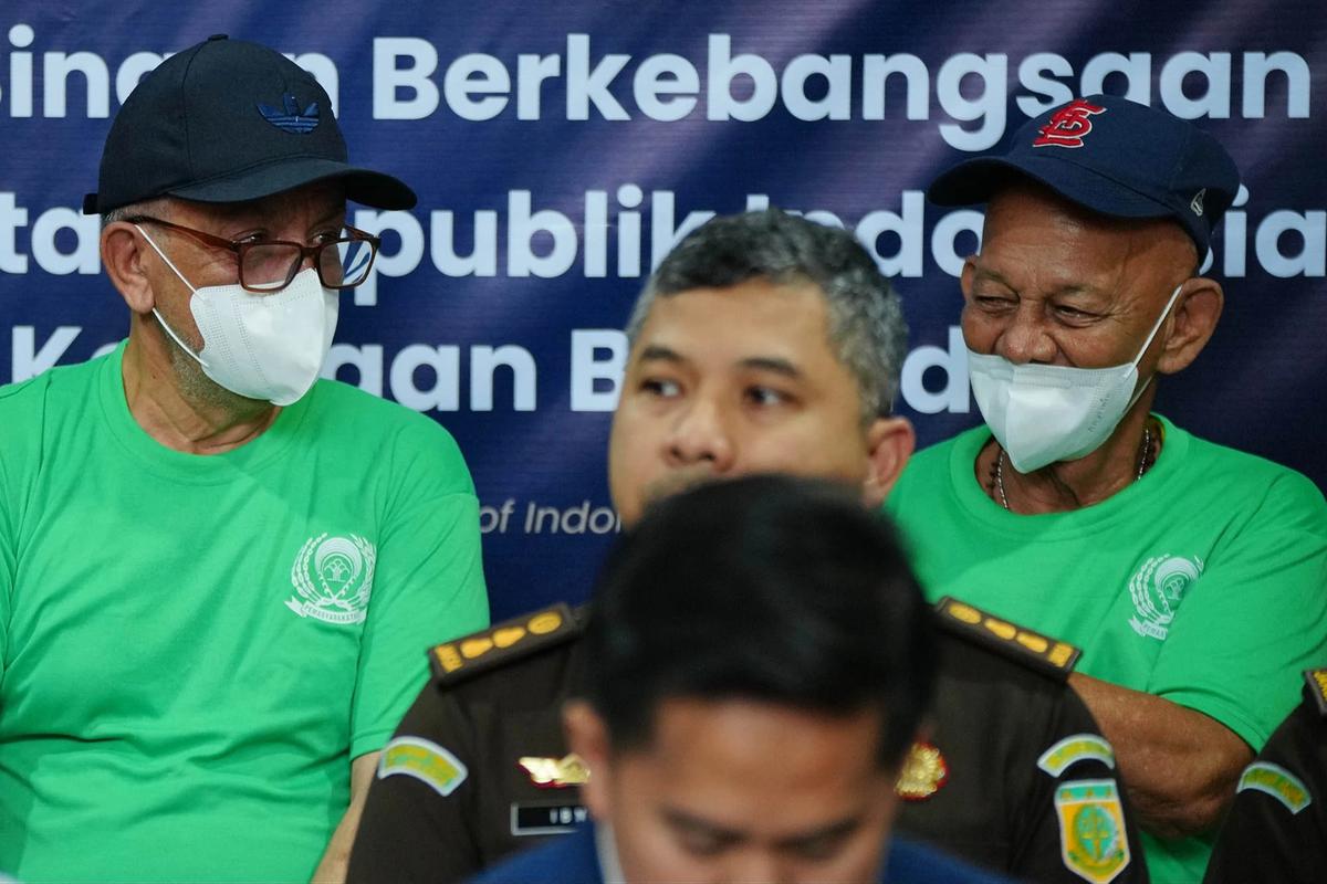 FOTO: Dua Warga Belanda Terpidana Narkoba Dipulangkan dari Indonesia