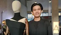 Arron Bryan Menangkan Future Fashion Designer 2026, Bawa Angsa Hitam di Final