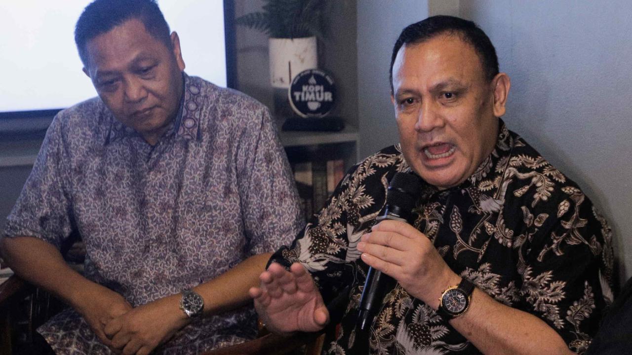 Sementara terkait alasan, Ian hanya mengaku kalau kliennya ada agenda lain di KPK.&nbsp;<br>