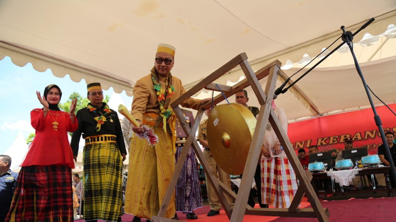 Menteri Sosial Agus Gumiwang Kartasasmita